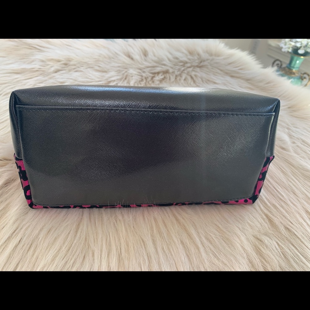 Pyramid Beauty Bag by Juicy Couture. - Picture 7 of 8